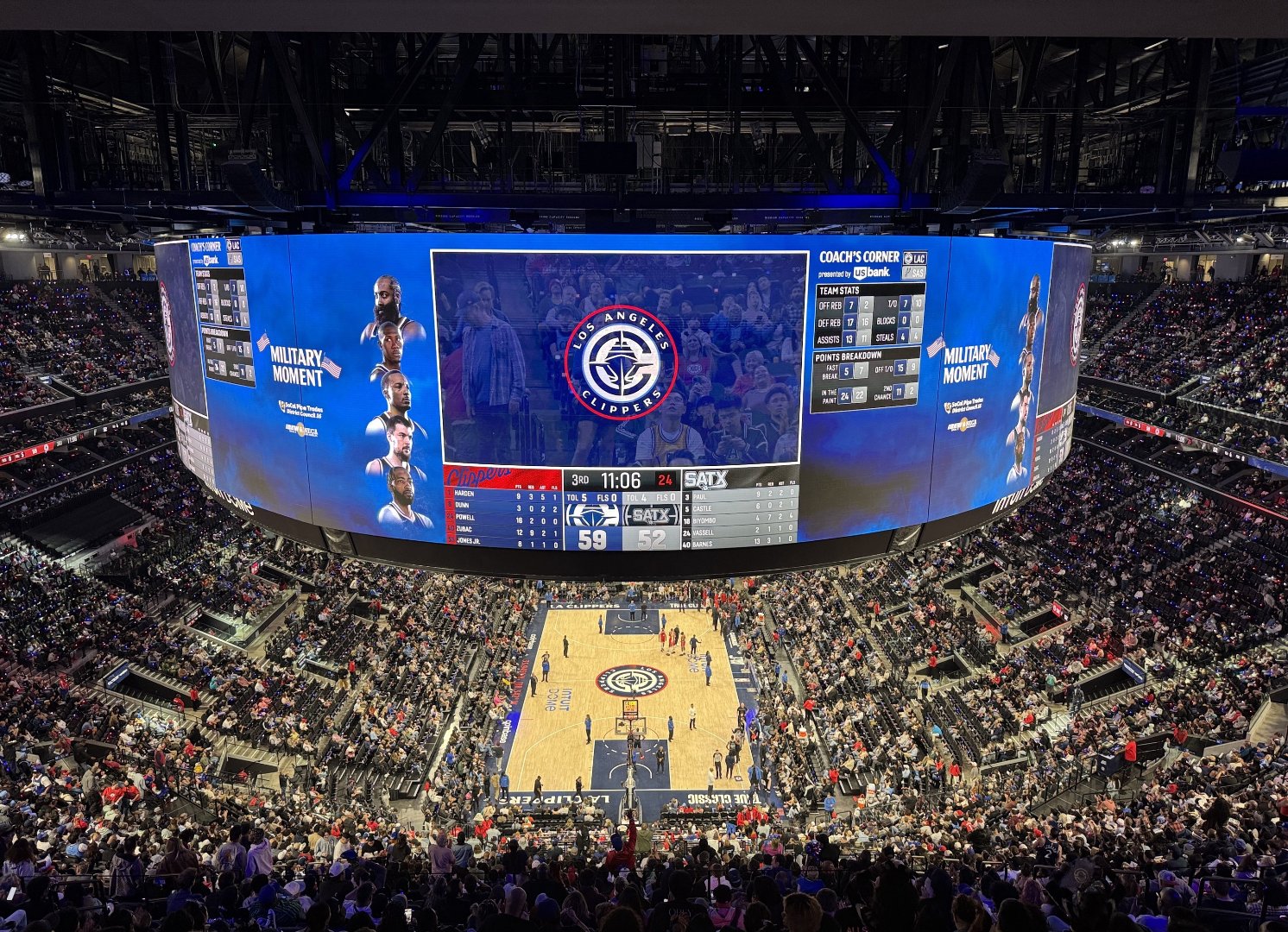 爱游戏体育APP下载快船球星三分绝杀，全场观众热烈欢呼，开发特别学校产品.