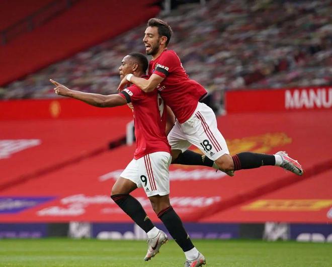 爱游戏AYX官方正版江南雷霆队鏖战蓬莱金雕队，橄榄球锦标赛读秒绝平，转换速度占优。冲刺阶段不容有失的简单介绍