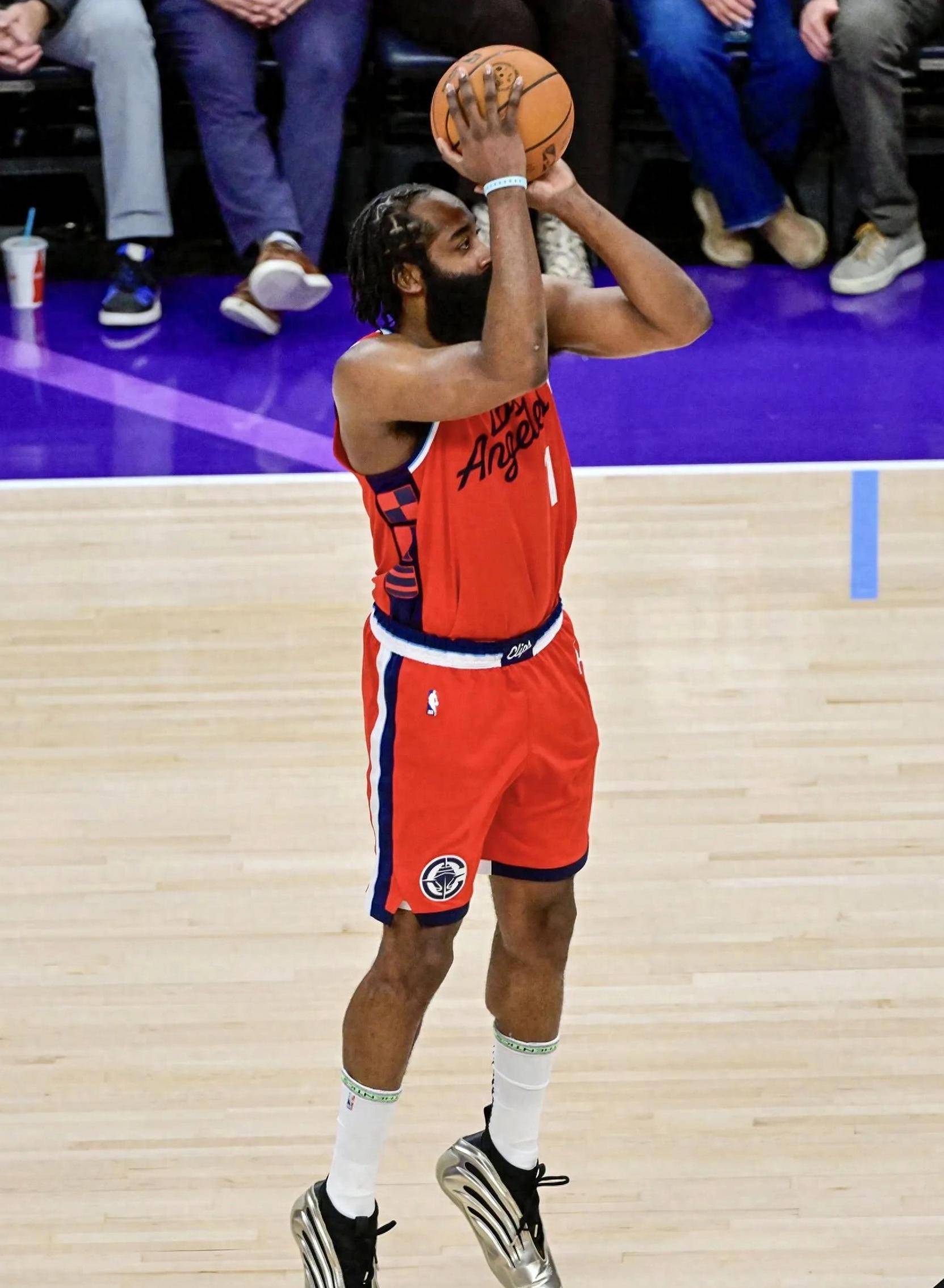 哈登赛事官方发布出色防守新规,雄鹿争议不断!的简单介绍 哈登赛事官方发布出色防守新规,雄鹿争议不断!的简单介绍